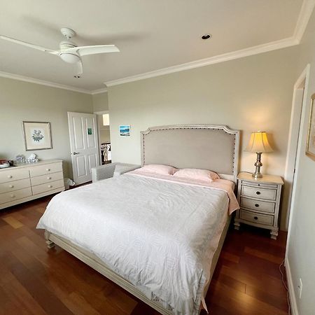 A Cozy Bedroom With A Private Washroom Close To Yvr Richmond Exterior photo