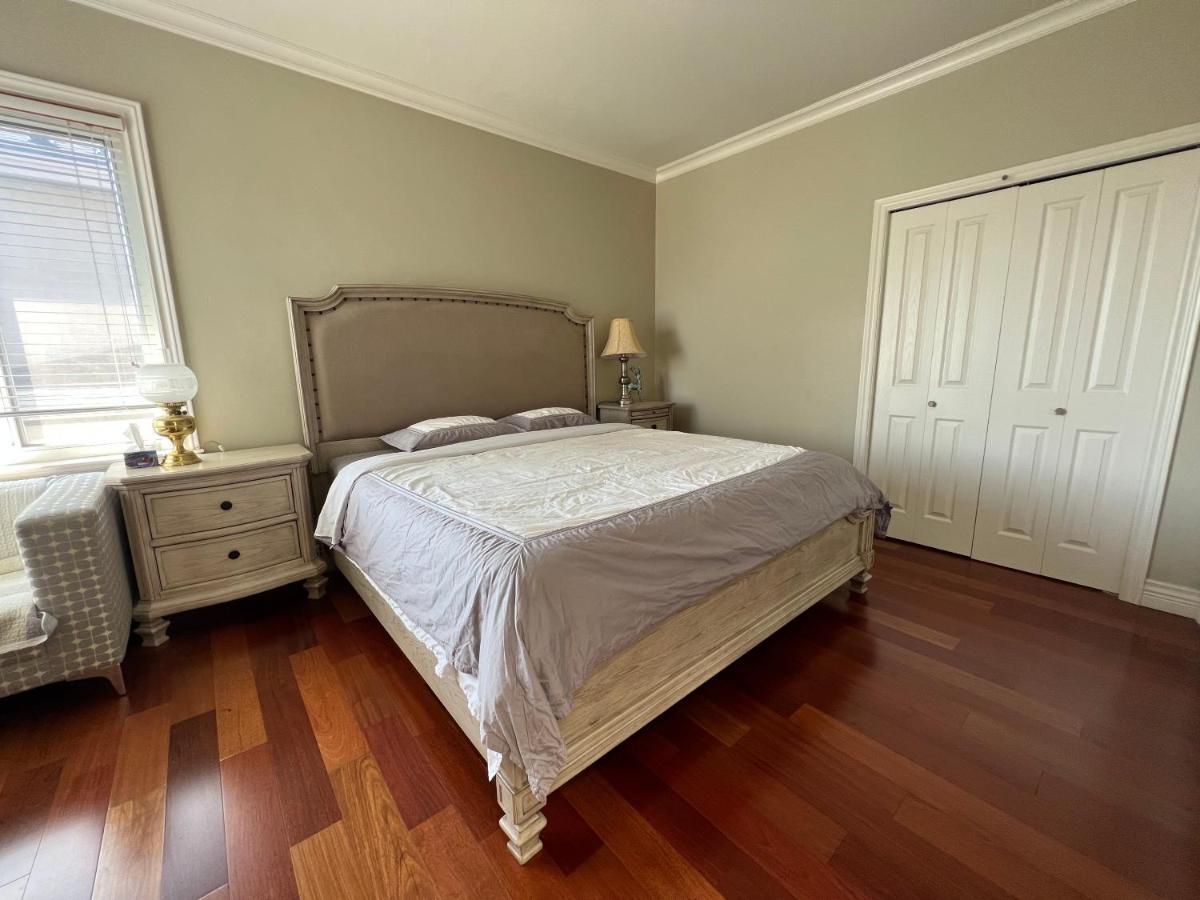 A Cozy Bedroom With A Private Washroom Close To Yvr Richmond Exterior photo