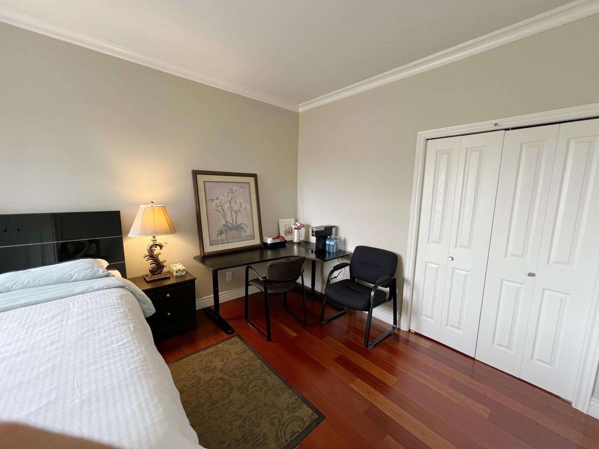 A Cozy Bedroom With A Private Washroom Close To Yvr Richmond Exterior photo