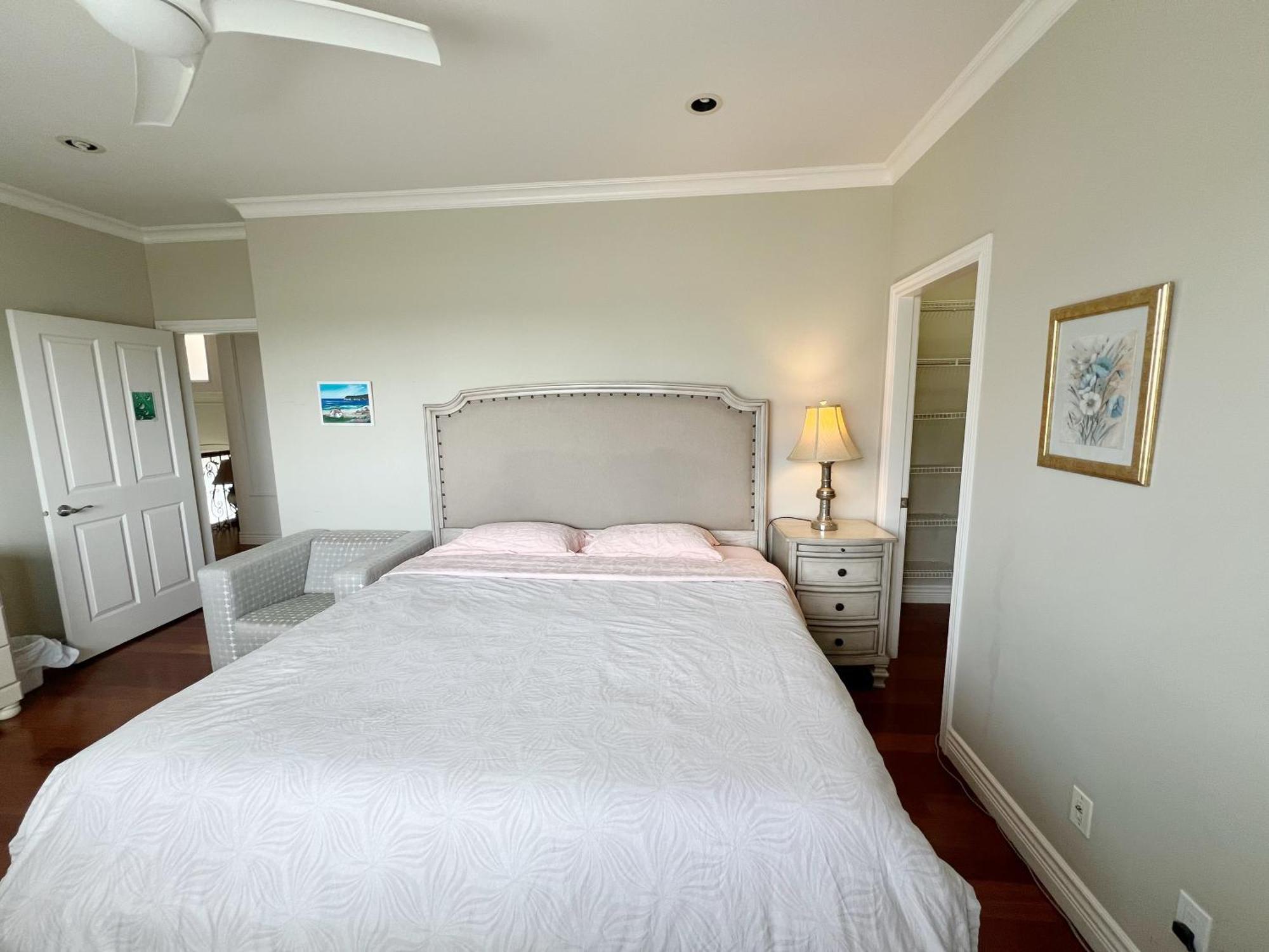 A Cozy Bedroom With A Private Washroom Close To Yvr Richmond Exterior photo