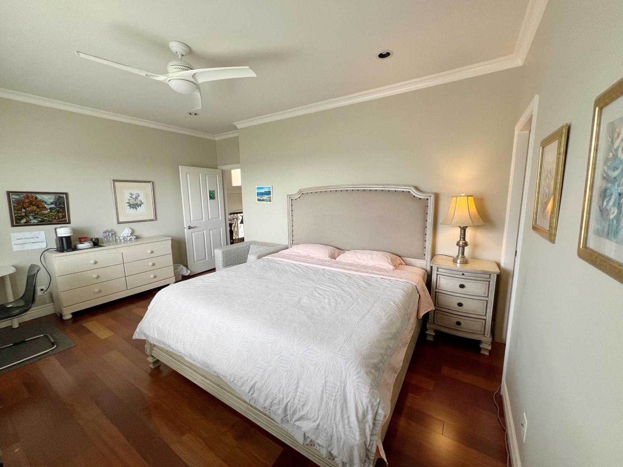 A Cozy Bedroom With A Private Washroom Close To Yvr Richmond Exterior photo