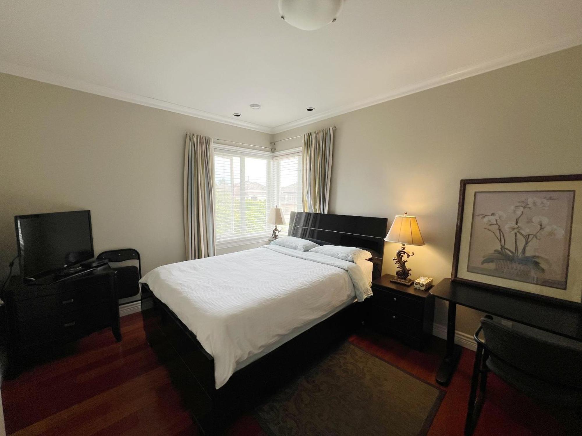 A Cozy Bedroom With A Private Washroom Close To Yvr Richmond Exterior photo